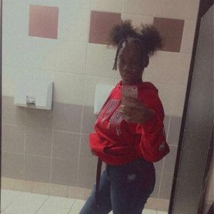 Meet your Posher, Iyonna